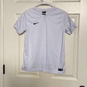 Nike dri fit v-neck shirt boys large